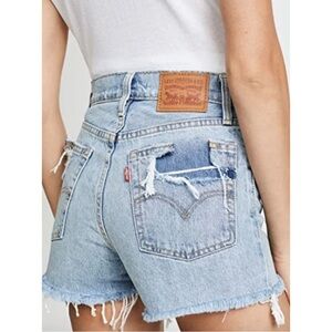 Levi’s Wedgie Short Distressed Light Wash Denim Shorts Size 28